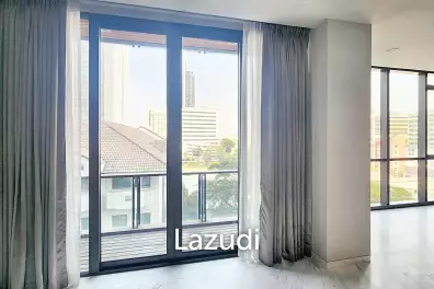 2 Bed 3 Bath  125 SQ.M The Monument Thong Lo