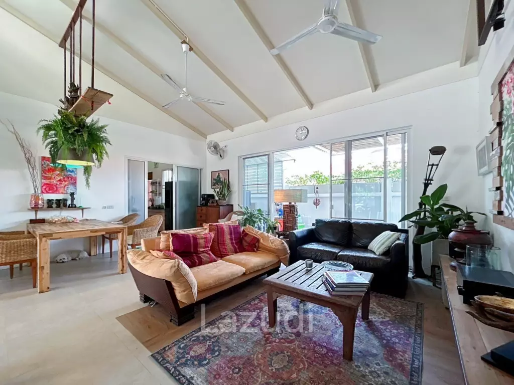 2 Bedrooms House with art gallery for sale