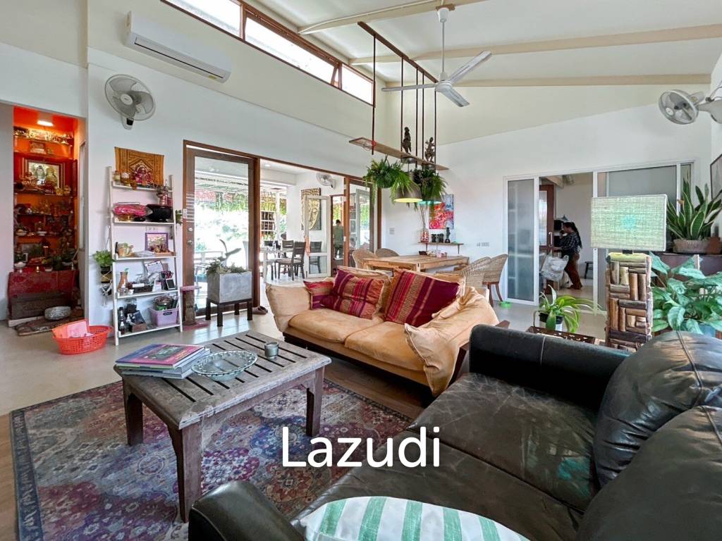 2 Bedrooms House with art gallery for sale
