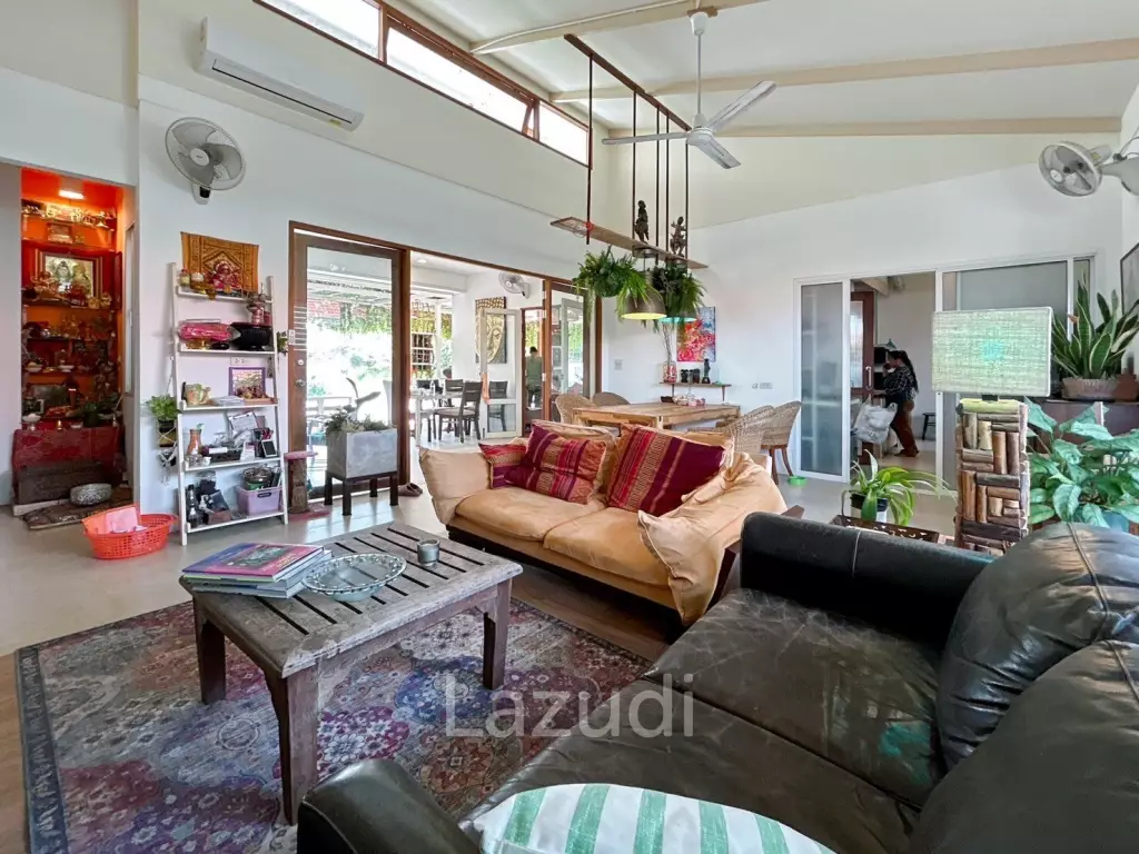 2 Bedrooms House with art gallery for sale