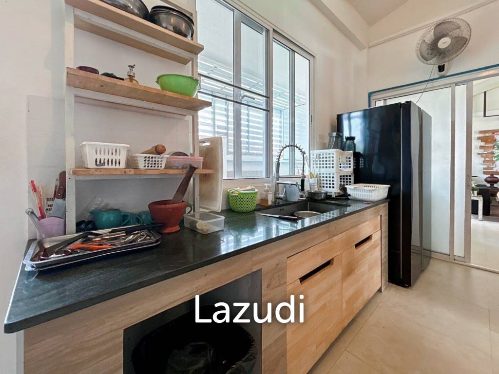 2 Bedrooms House with art gallery for sale