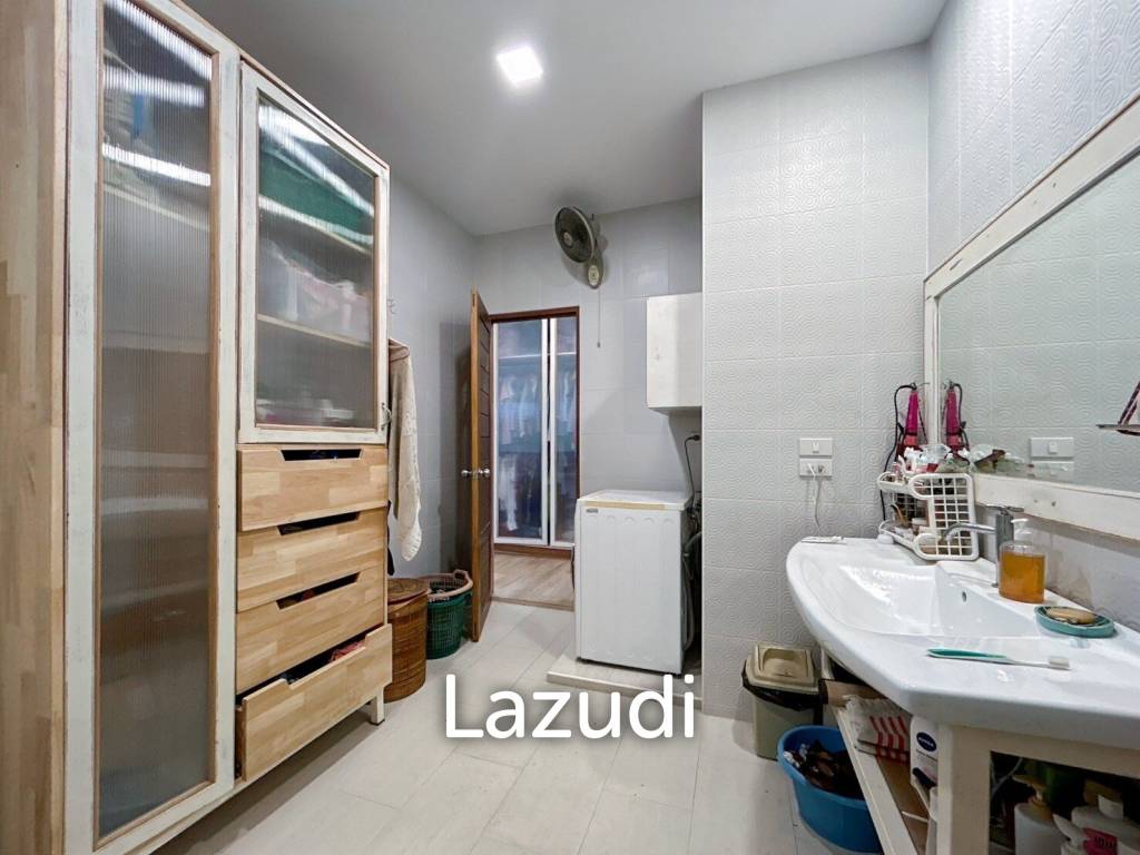 2 Bedrooms House with art gallery for sale
