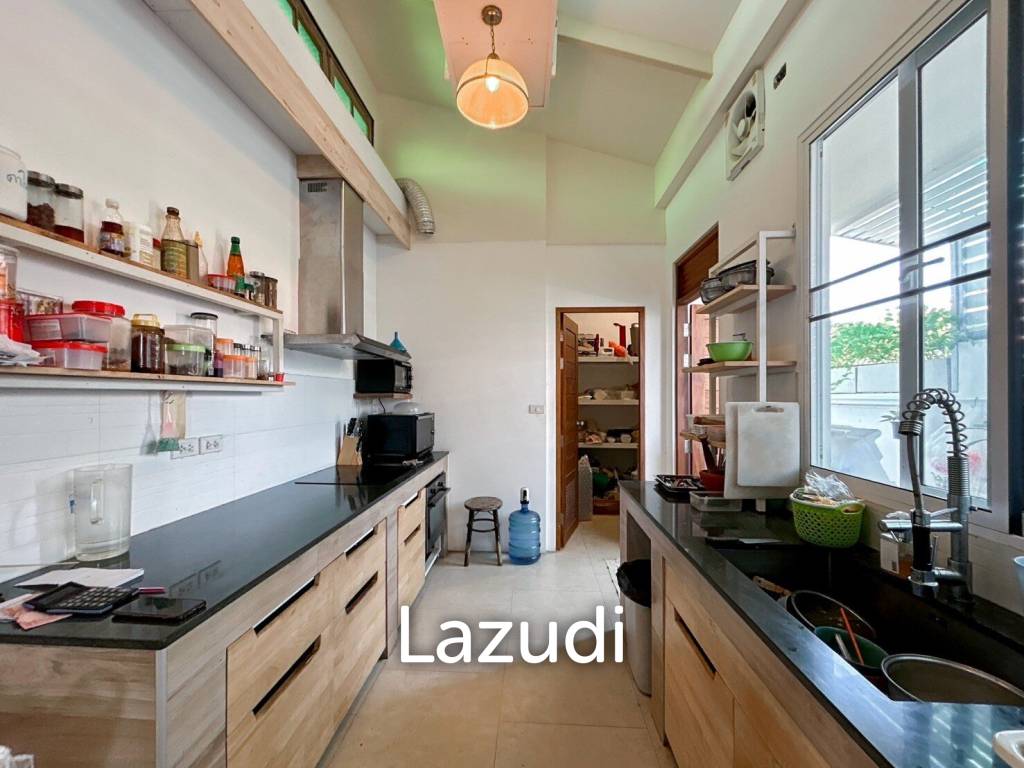 2 Bedrooms House with art gallery for sale