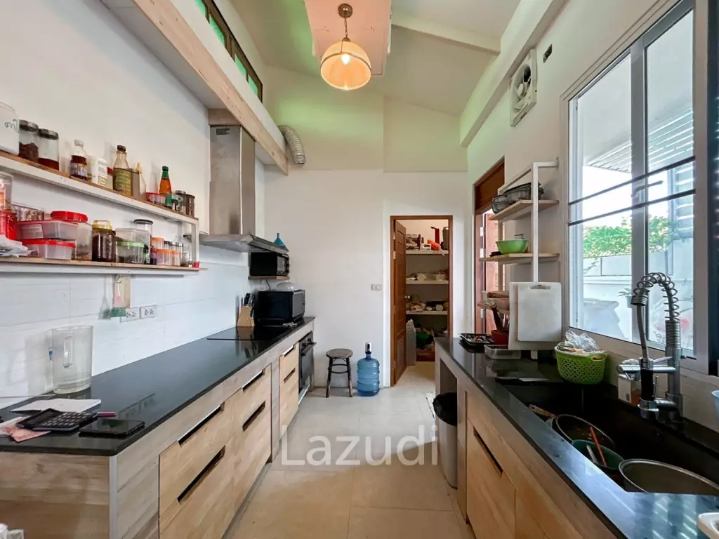 2 Bedrooms House with art gallery for sale