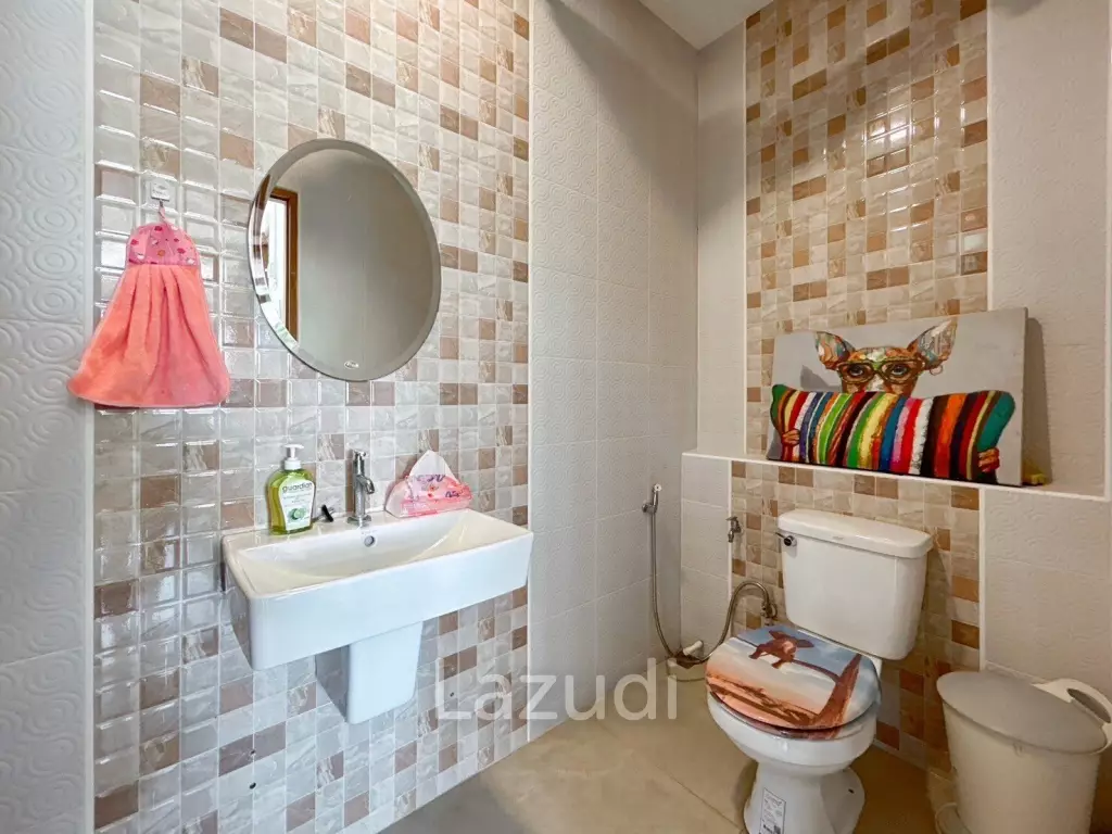 2 Bedrooms House with art gallery for sale