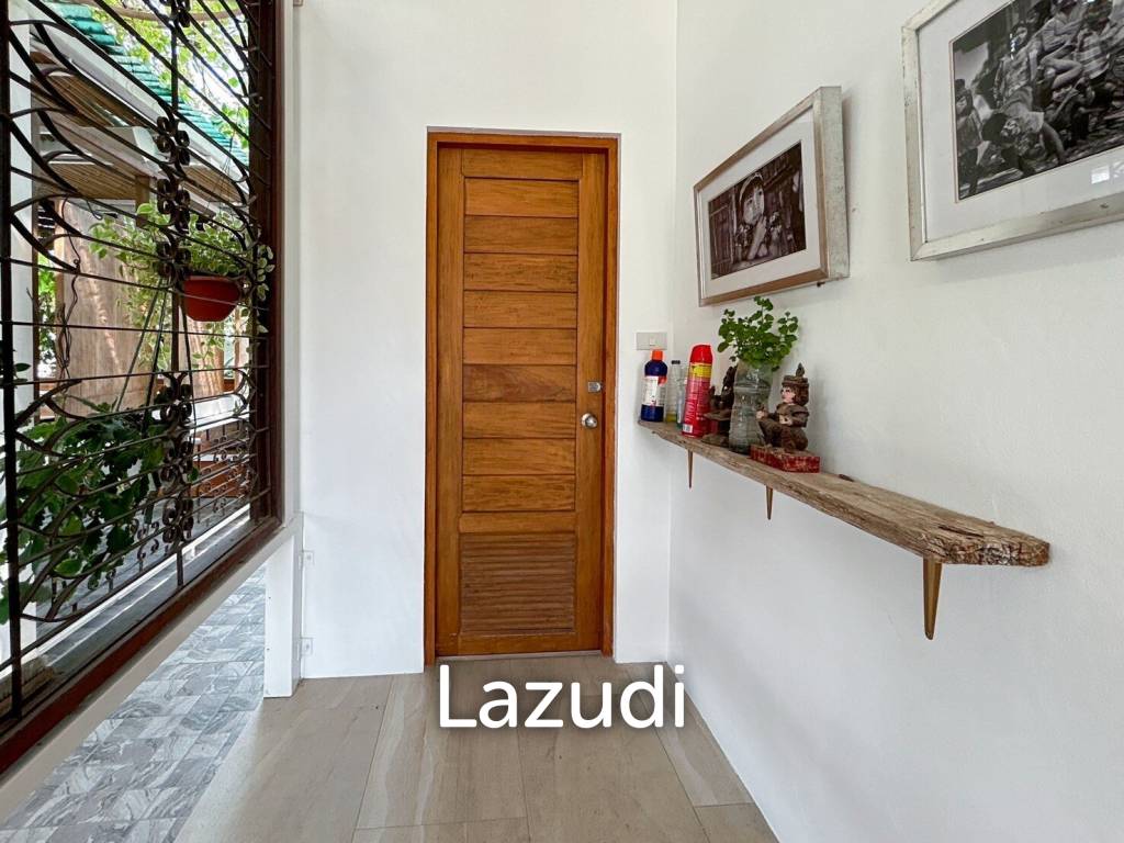 2 Bedrooms House with art gallery for sale