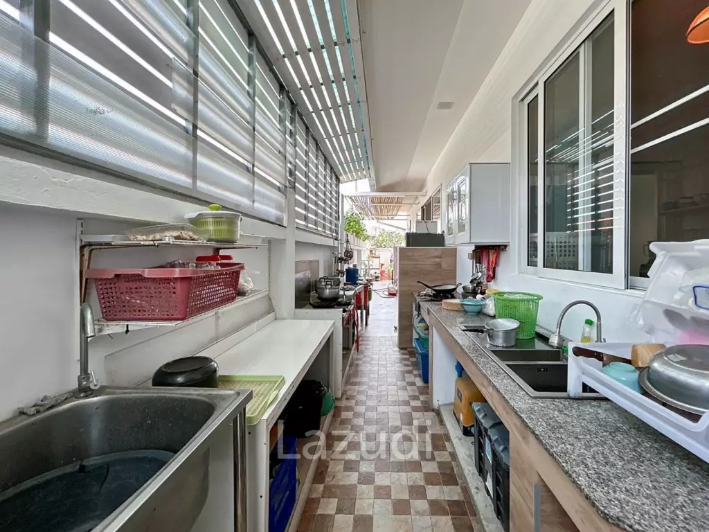 2 Bedrooms House with art gallery for sale