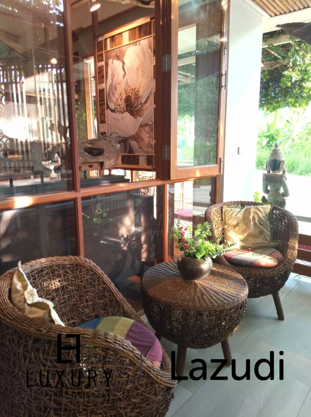 2 Bedrooms House with art gallery for sale