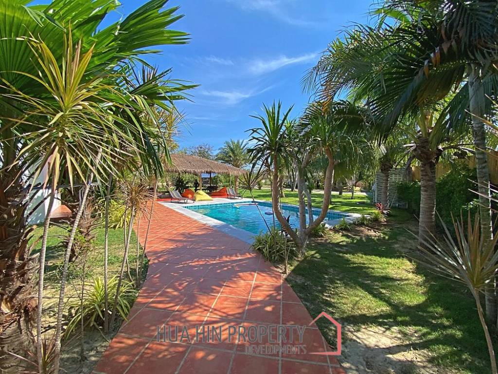 4 Bed Farm House For Sale With Guest House 6 Rai Land and Fishing Lake