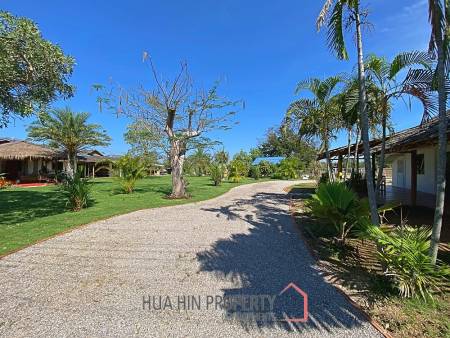 4 Bed Farm House For Sale With Guest House 6 Rai Land and Fishing Lake