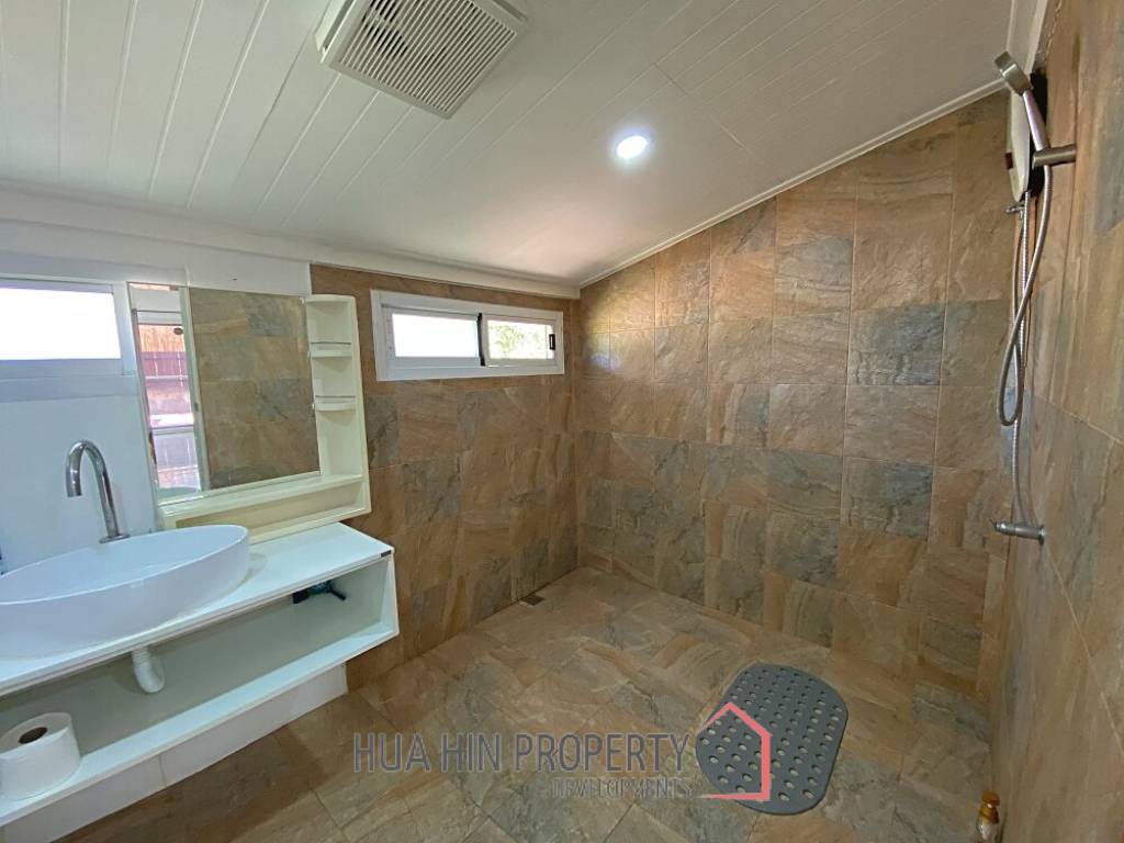 4 Bed Farm House For Sale With Guest House 6 Rai Land and Fishing Lake