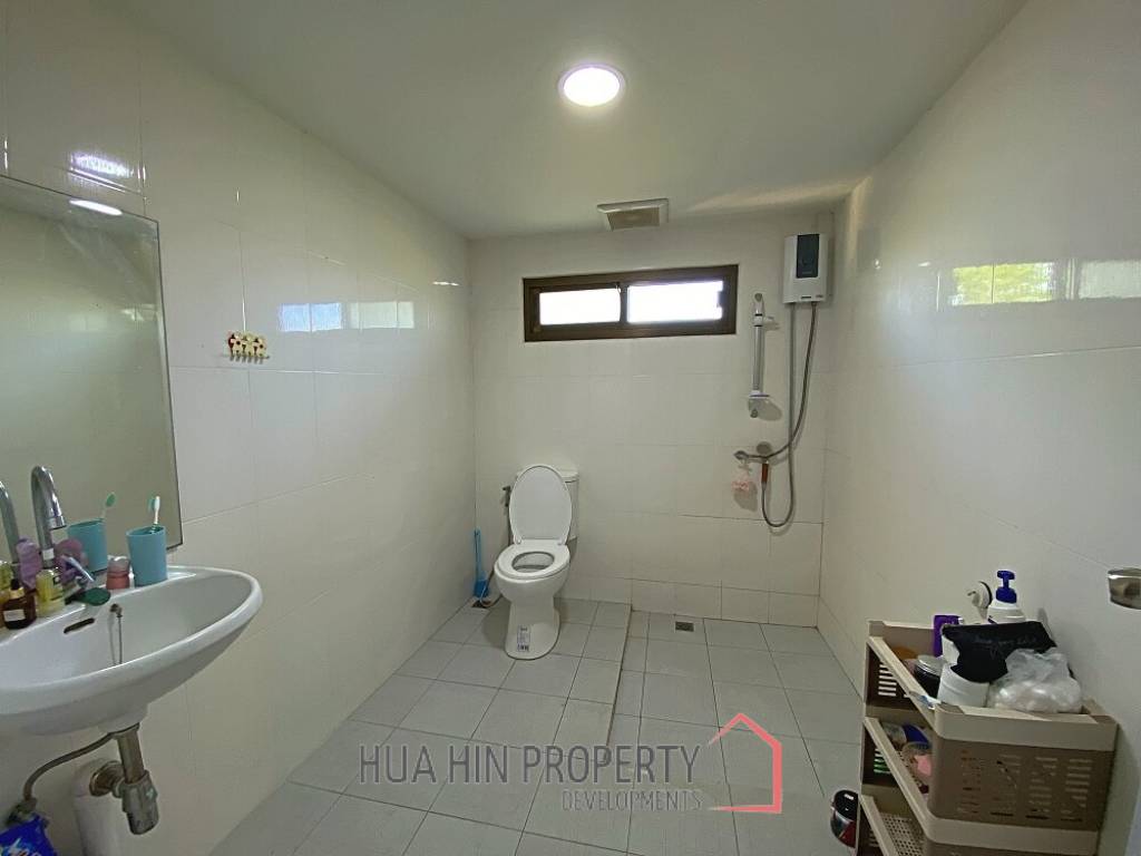 4 Bed Farm House For Sale With Guest House 6 Rai Land and Fishing Lake