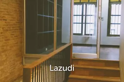 Shophouse for rent Bangrak