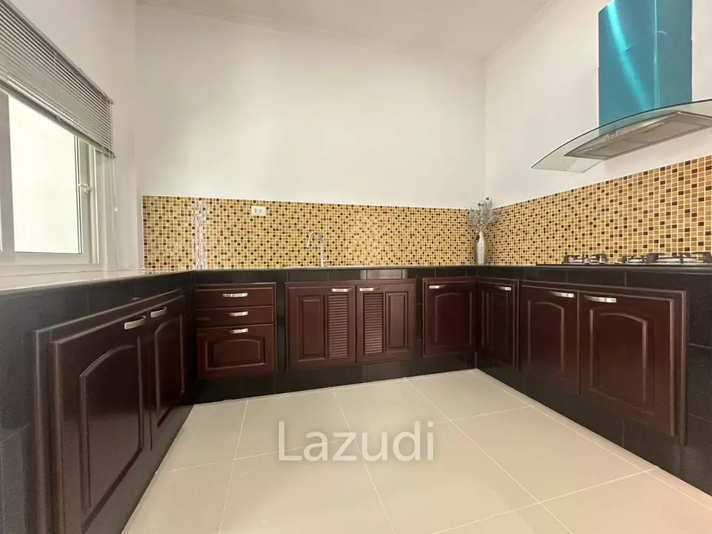 3 Beds 2 Baths 207 SQ.M. Amorn Village