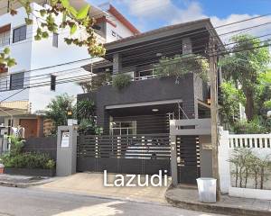 4 Bed 325 SQ.M House for Sale in Phatthanakarn