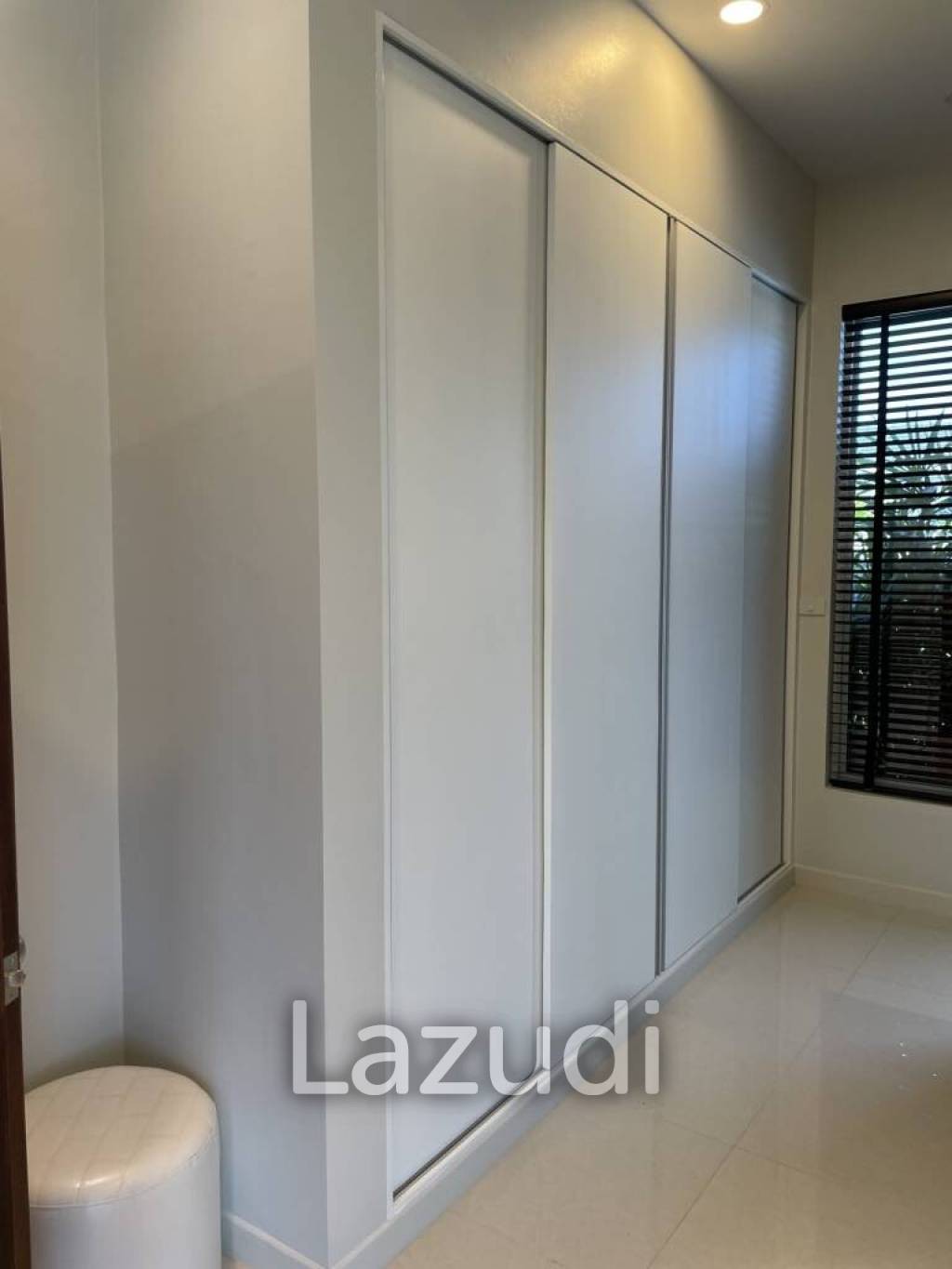 4 Beds 4 Baths 429.9 SQ.M White Beach Villa