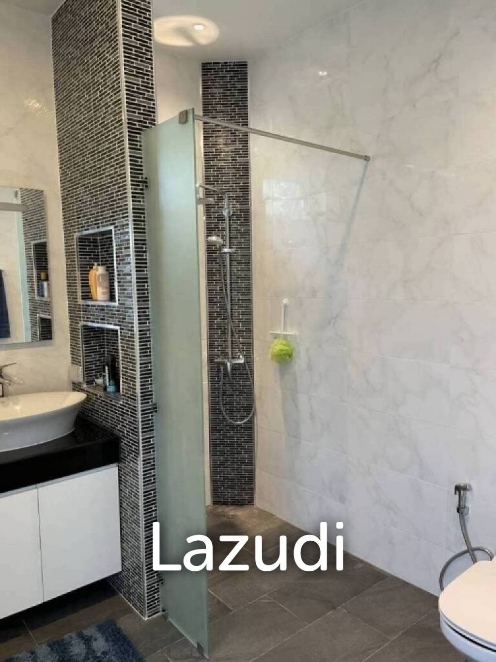 4 Beds 4 Baths 429.9 SQ.M White Beach Villa