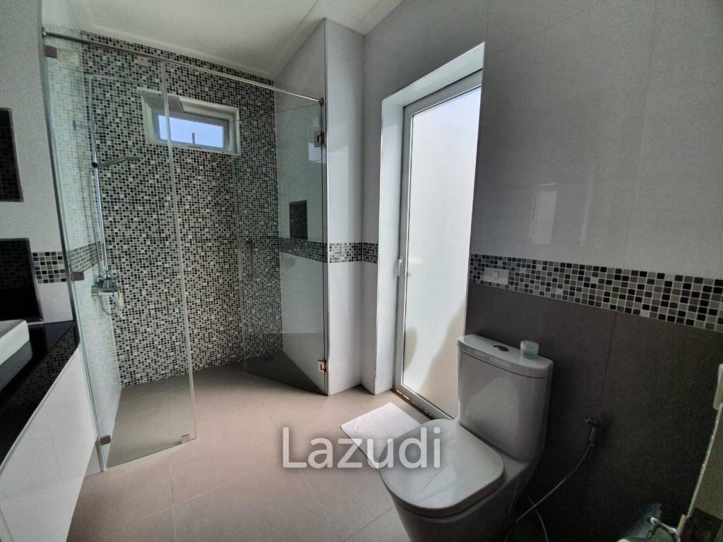3 Beds 2 Baths 280 SQ.M White Beach Villa