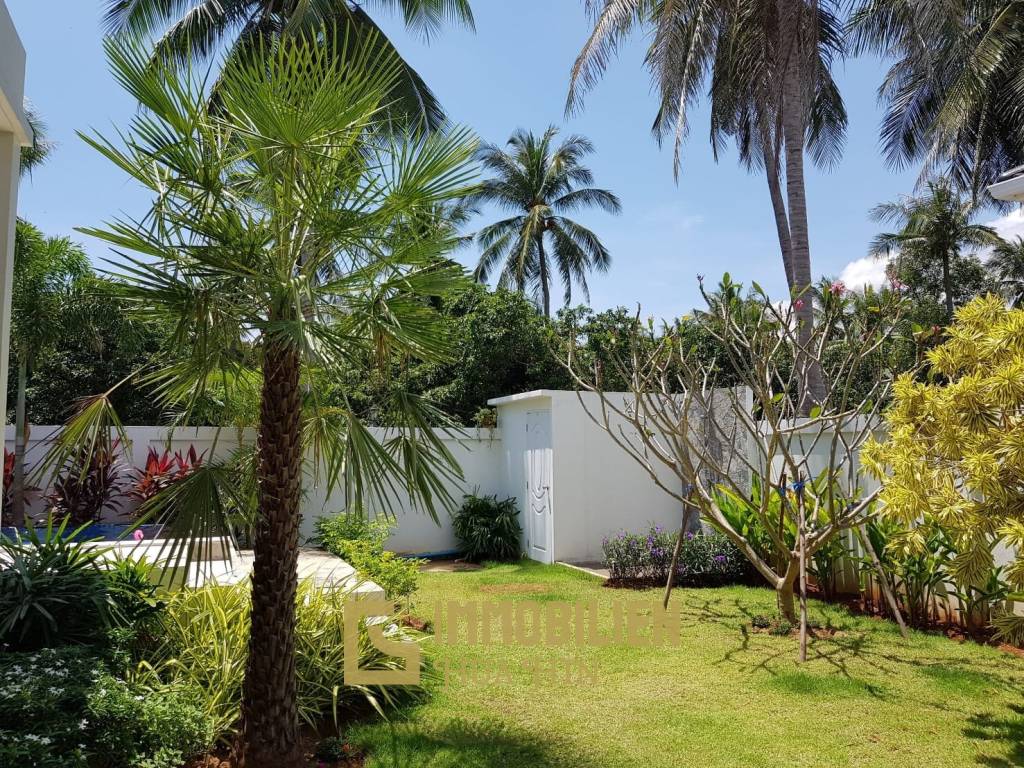 3 Beds 2 Baths 280 SQ.M White Beach Villa