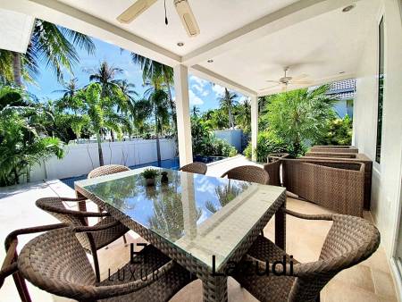 3 Beds 2 Baths 280 SQ.M White Beach Villa