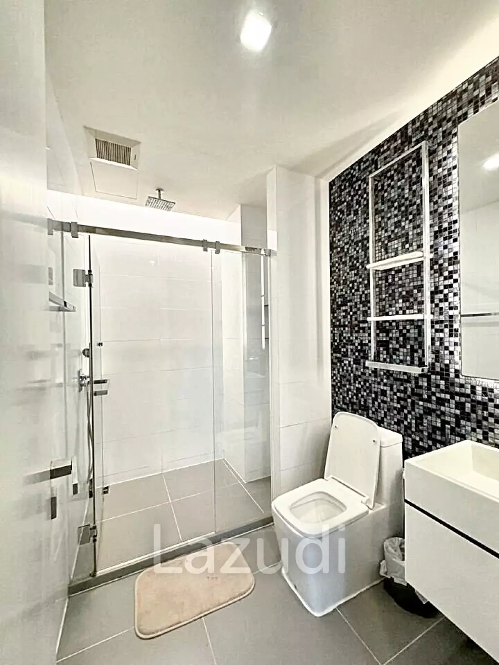 1 Bed 1 Bath 34 SQ.M The Room Sukhumvit 69