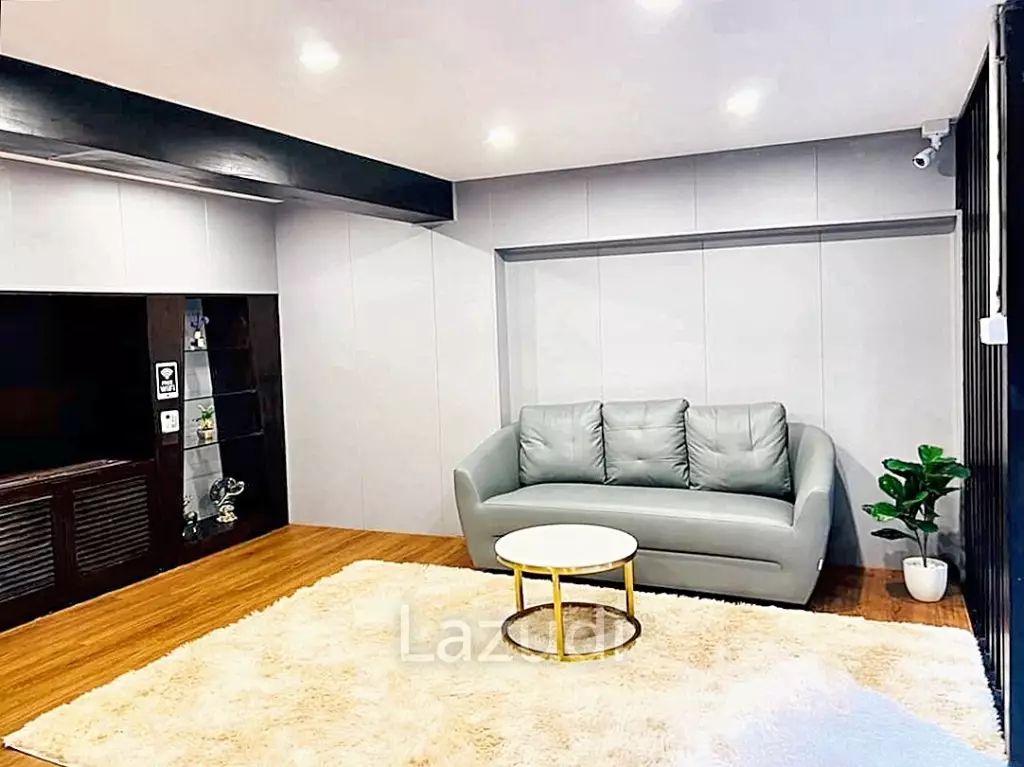 BUSINESS TAKE-OVER: Massage and Spa shop in Klongtoey