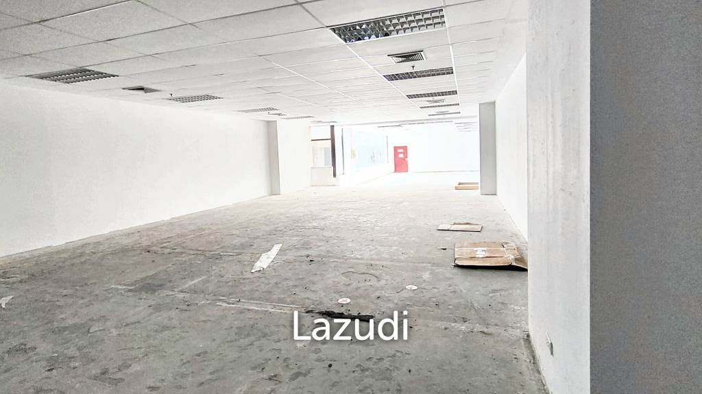 Office space for rent in Watthana
