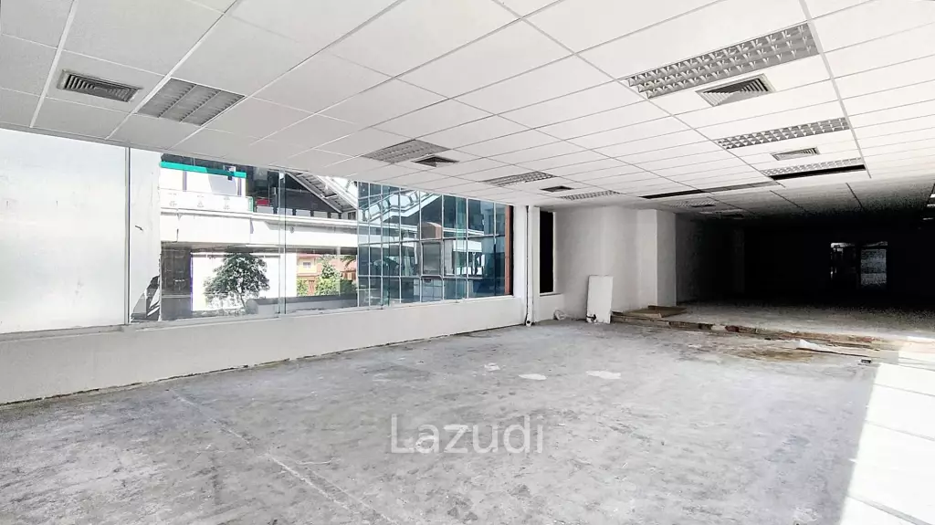Office space for rent in Watthana