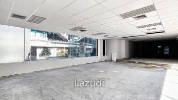 Office space for rent in Watthana