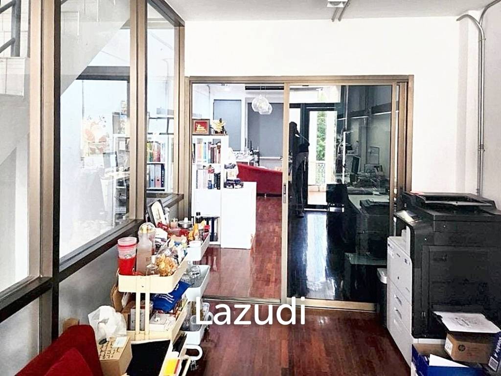 2 Bed 2 Bath 170 SQ.M Townhouse in Sukhumvit 63