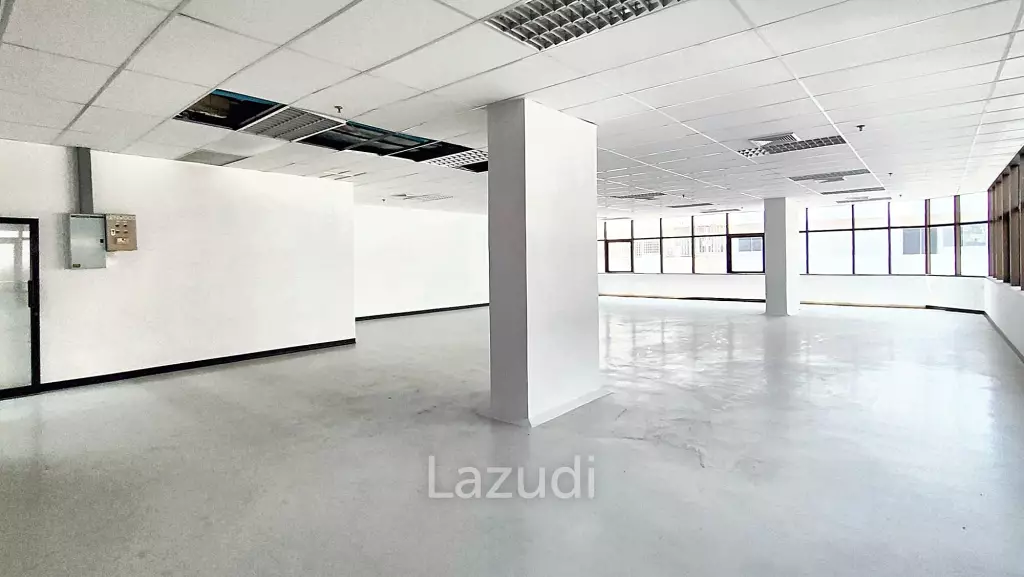 Office space for rent in Watthana