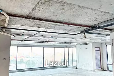 3 Bed 206 SQ.M at Prom Phaholyothin 2