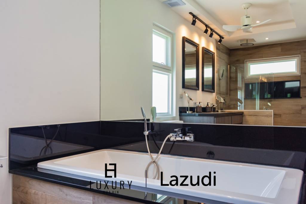 668 ตร.ม 3 เตียง 2 อาบน้ำ วิลล่า For ขาย