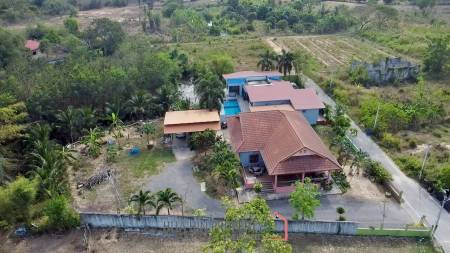 Stand Alone House with Pool Villa For Sale