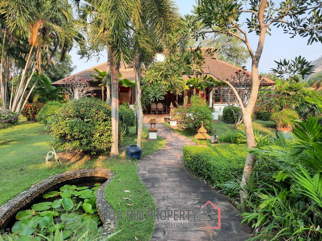 Khao Tao: Resort with sense of freedom on a large piece of land