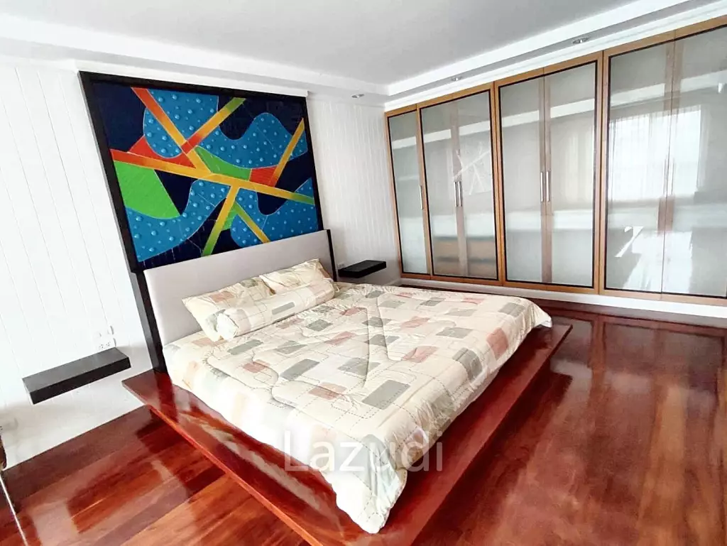 Luxurious 2-Bed Condo in Heart of Watthana, Bangkok