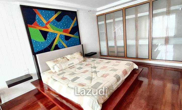 Luxurious 2-Bed Condo in Heart of Watthana, Bangkok