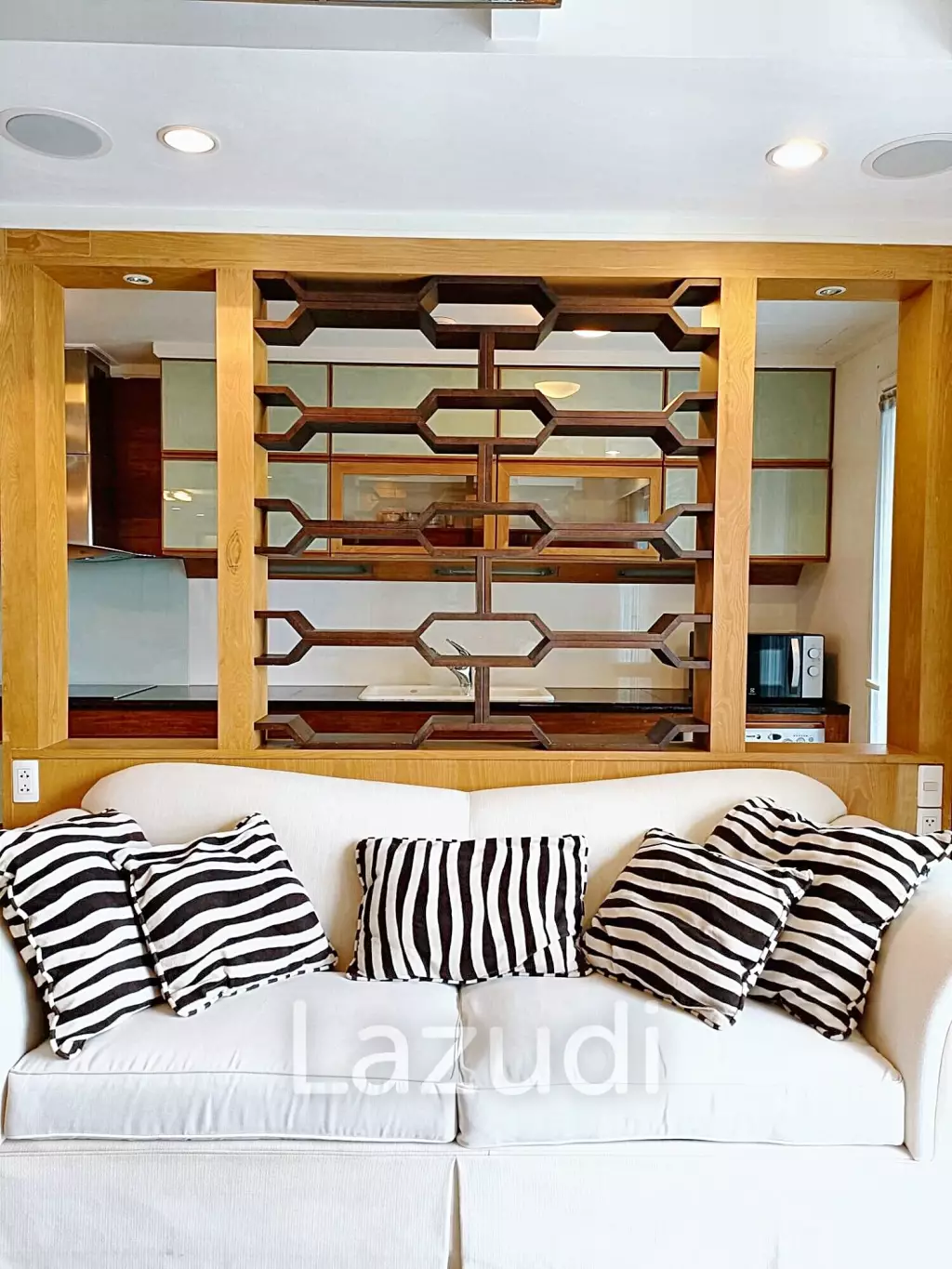 Luxurious 2-Bed Condo in Heart of Watthana, Bangkok