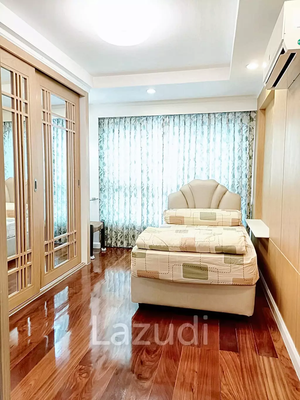 Luxurious 2-Bed Condo in Heart of Watthana, Bangkok