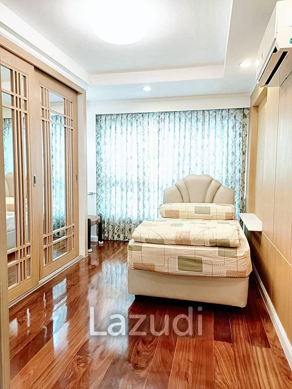 Luxurious 2-Bed Condo in Heart of Watthana, Bangkok