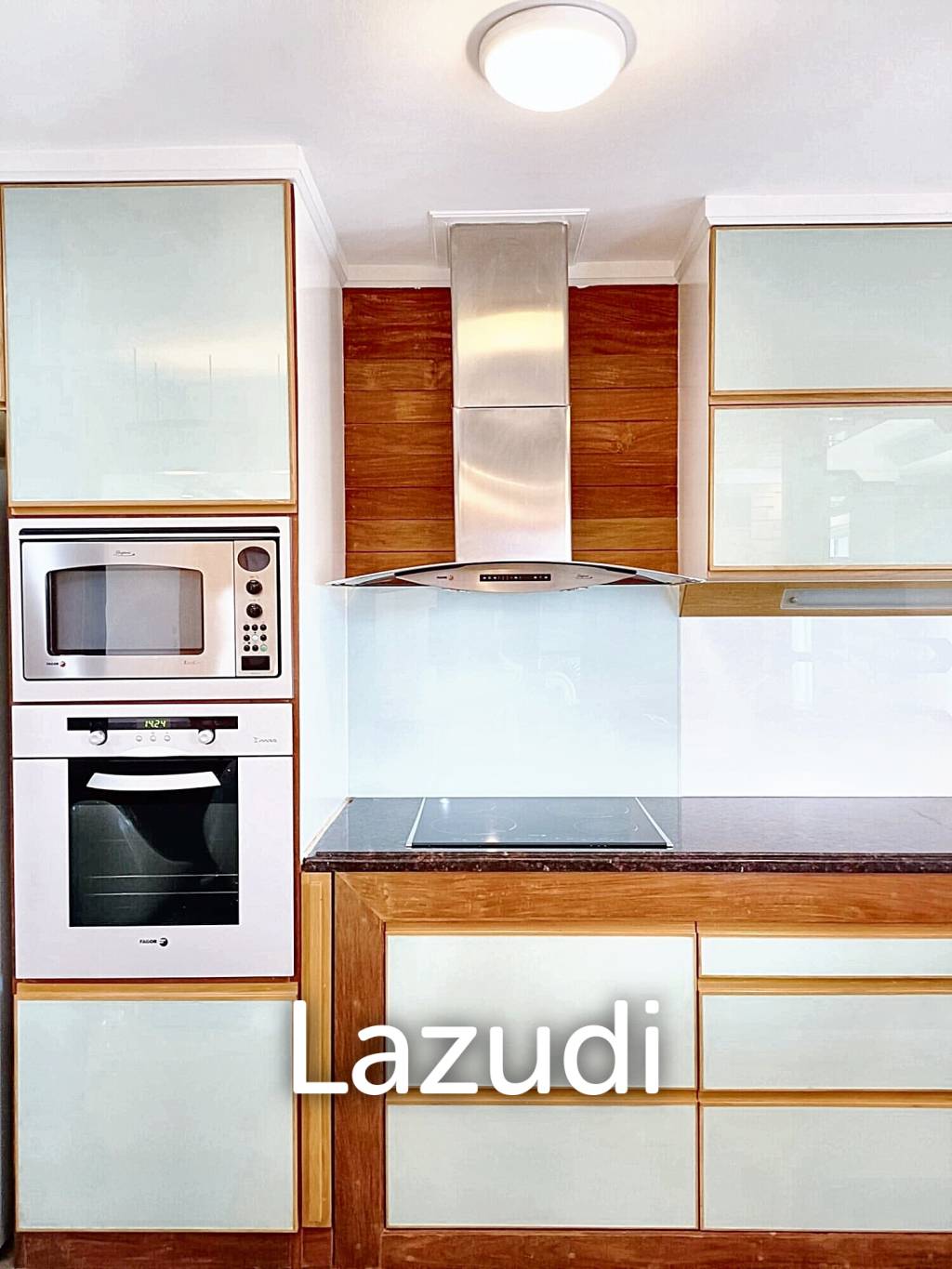 Luxurious 2-Bed Condo in Heart of Watthana, Bangkok
