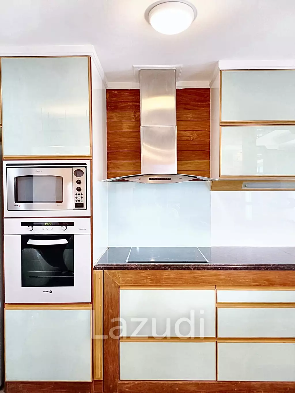 Luxurious 2-Bed Condo in Heart of Watthana, Bangkok