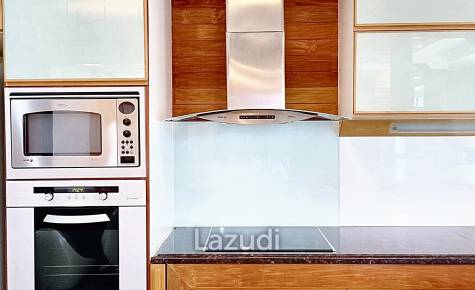 Luxurious 2-Bed Condo in Heart of Watthana, Bangkok