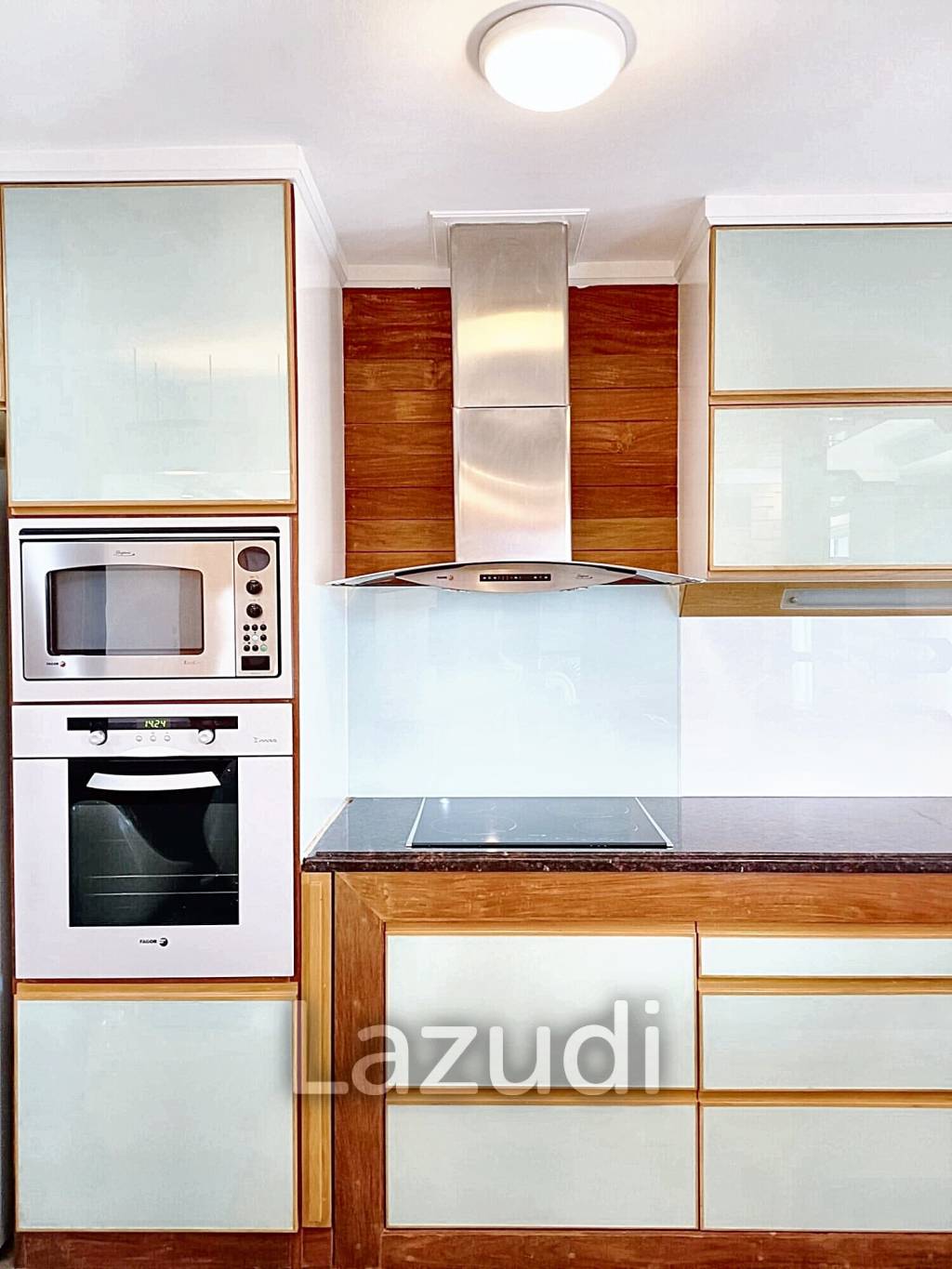 Luxurious 2-Bed Condo in Heart of Watthana, Bangkok
