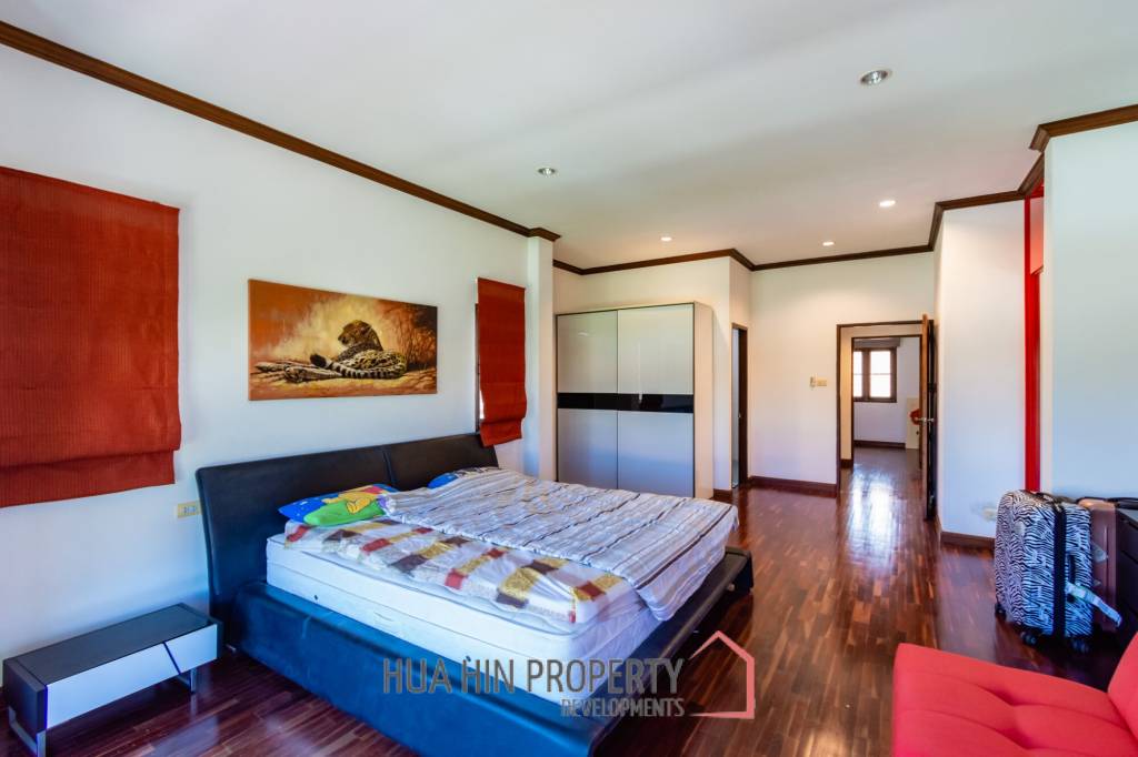 3 bed pool Villa in Resort close to City center