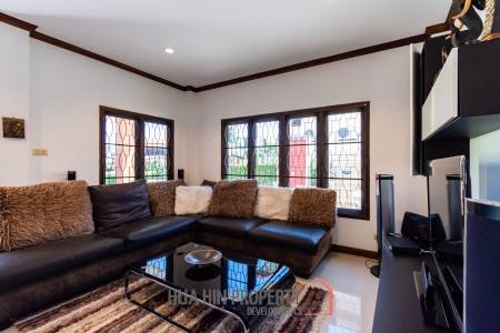 3 bed pool Villa in Resort close to City center