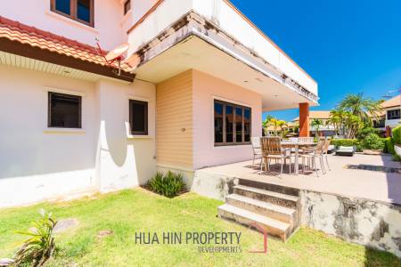 3 bed pool Villa in Resort close to City center