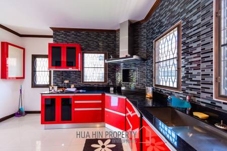 3 bed pool Villa in Resort close to City center