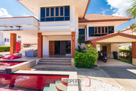 3 bed pool Villa in Resort close to City center
