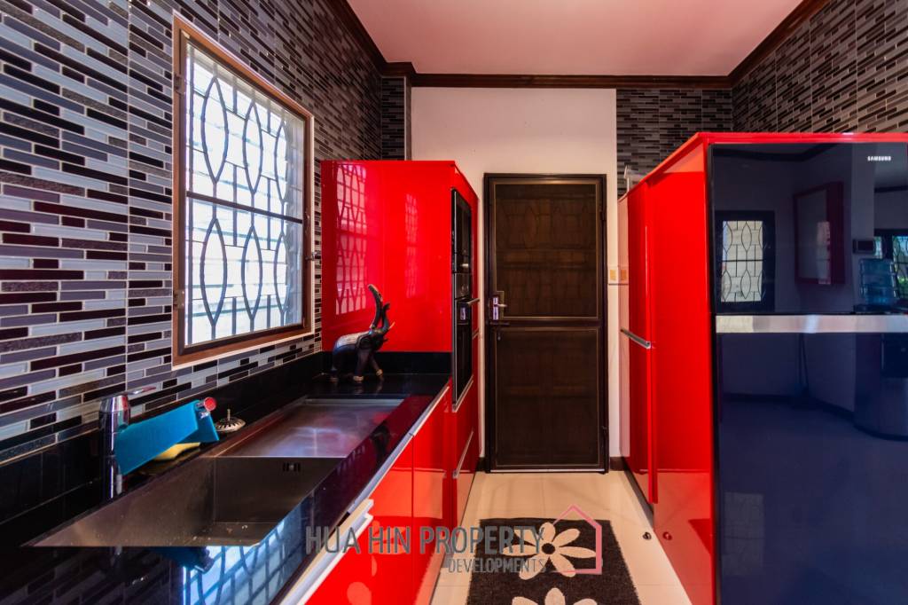 3 bed pool Villa in Resort close to City center